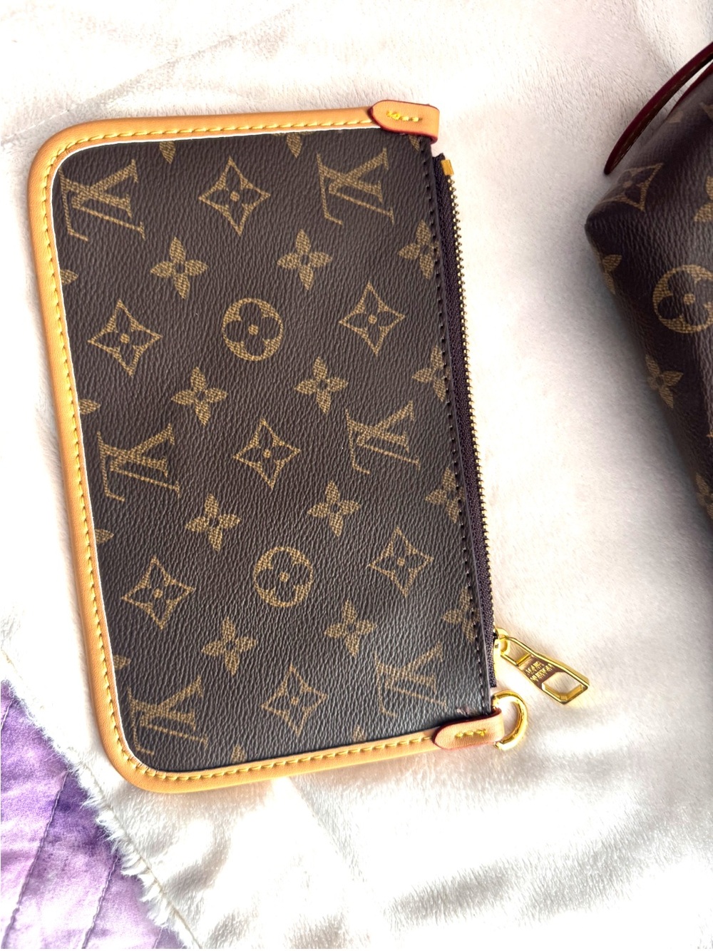 Louis Vuitton Brown Monogram Shoulder Bag with Tan Trim and Pouch - Picture 7 of 8